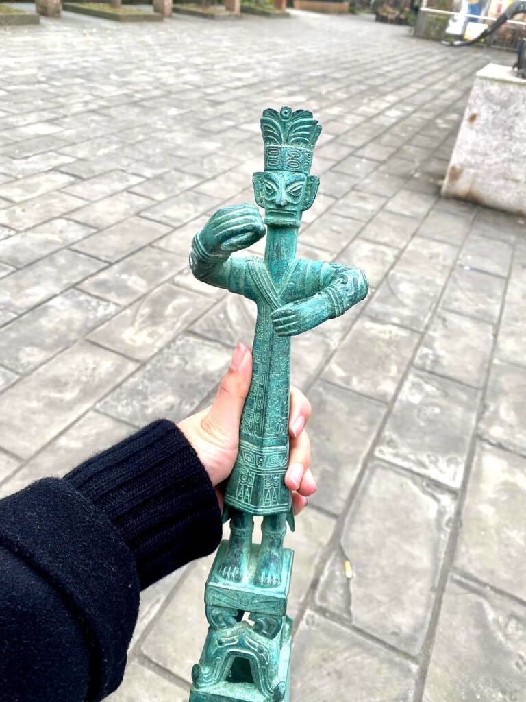 bronze standing figure sanxingdui